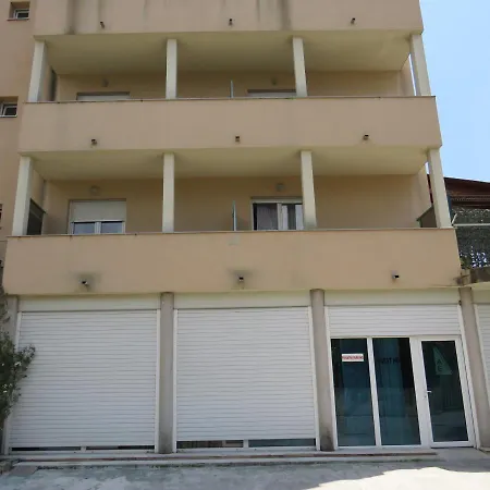4 Appartement *